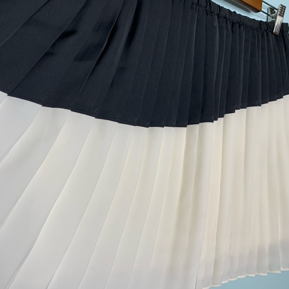 Banana Republic Factory Asymmetrical Pleated Skirt - Picture 6 of 7